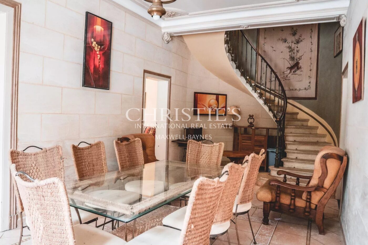 Domaine viticole avec une belle superficie, une demeure de charme et un gîte