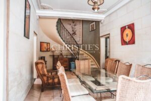 Domaine viticole avec une belle superficie, une demeure de charme et un gîte