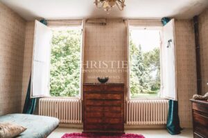 Domaine viticole avec une belle superficie, une demeure de charme et un gîte