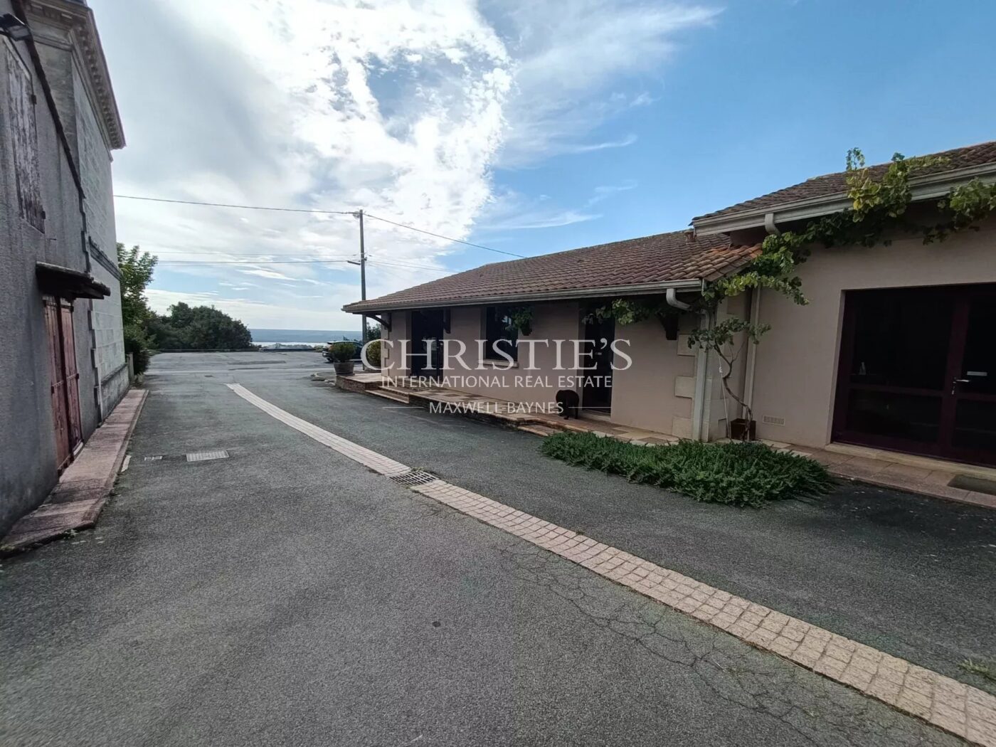 A vendre propriété de 12 hectares de vigne - Maison à rénover