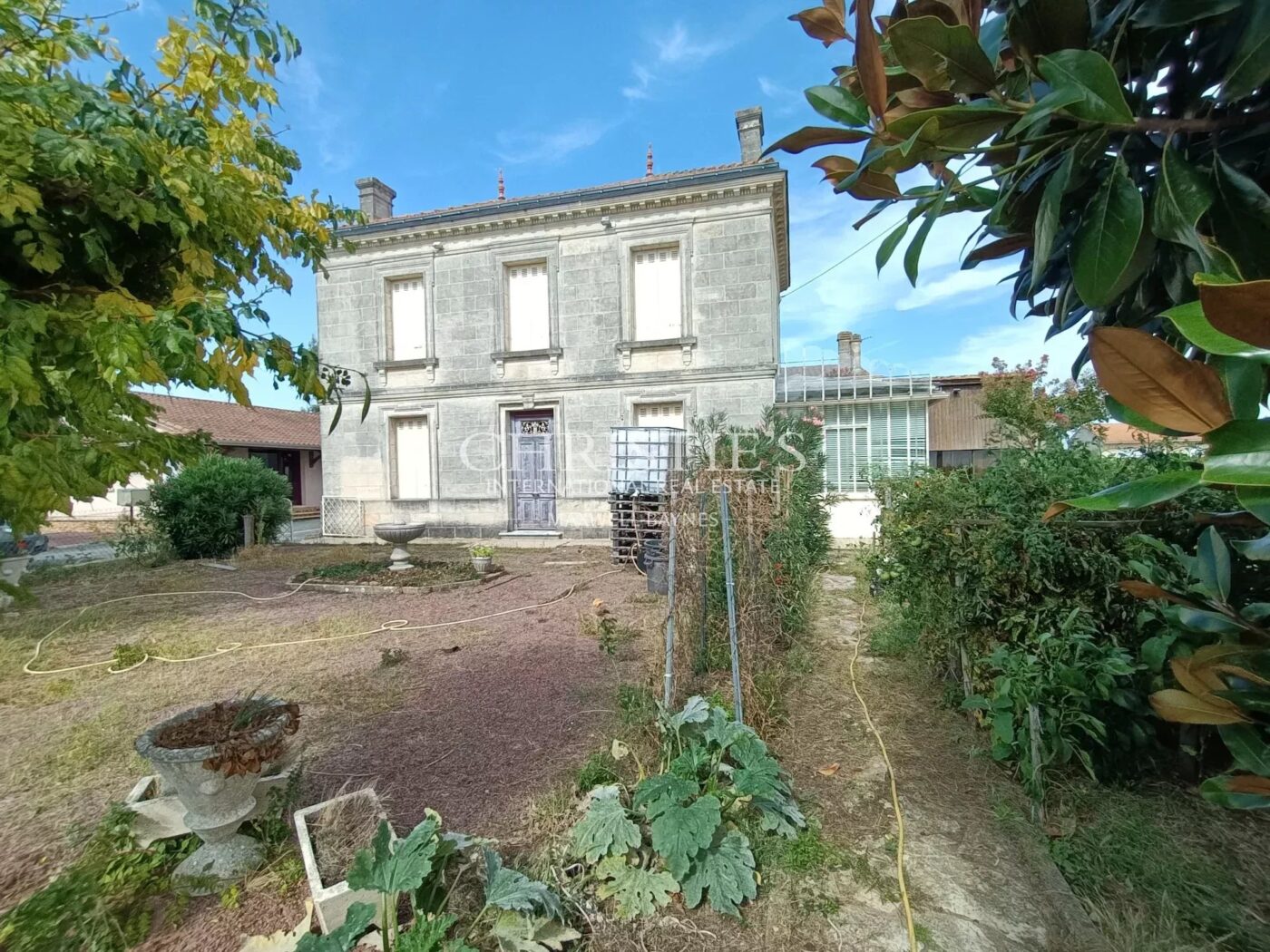 出售带有待翻修住宅的12公顷葡萄园地产