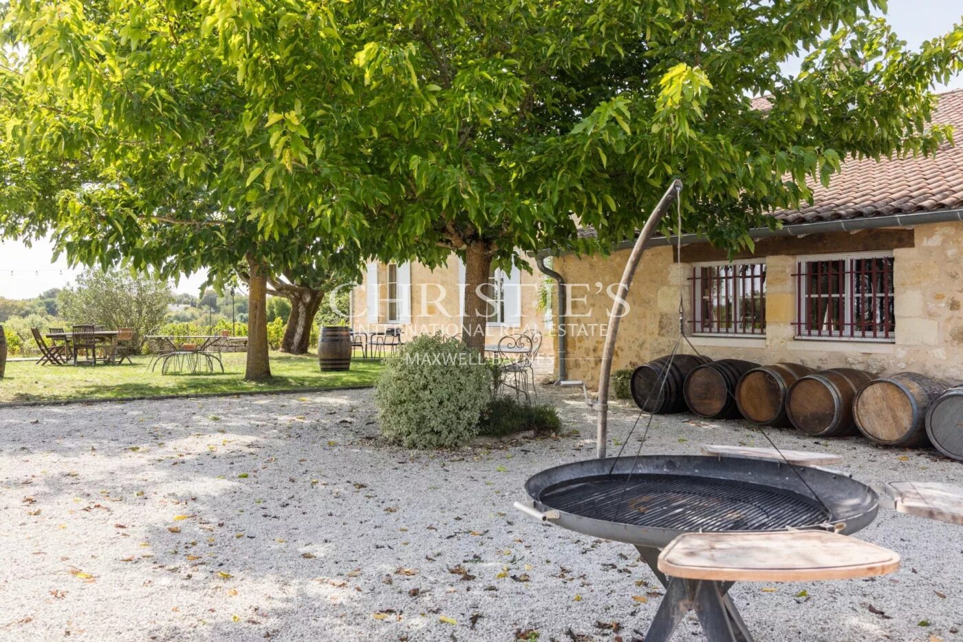 Sublime propriété viticole de 3.21 ha près de Bordeaux - Clé en main !