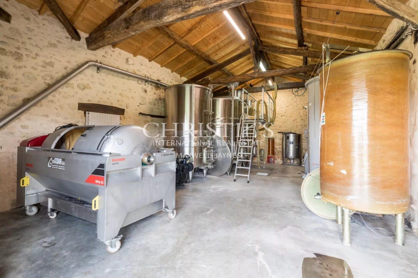 Sublime propriété viticole de 3.21 ha près de Bordeaux - Clé en main !