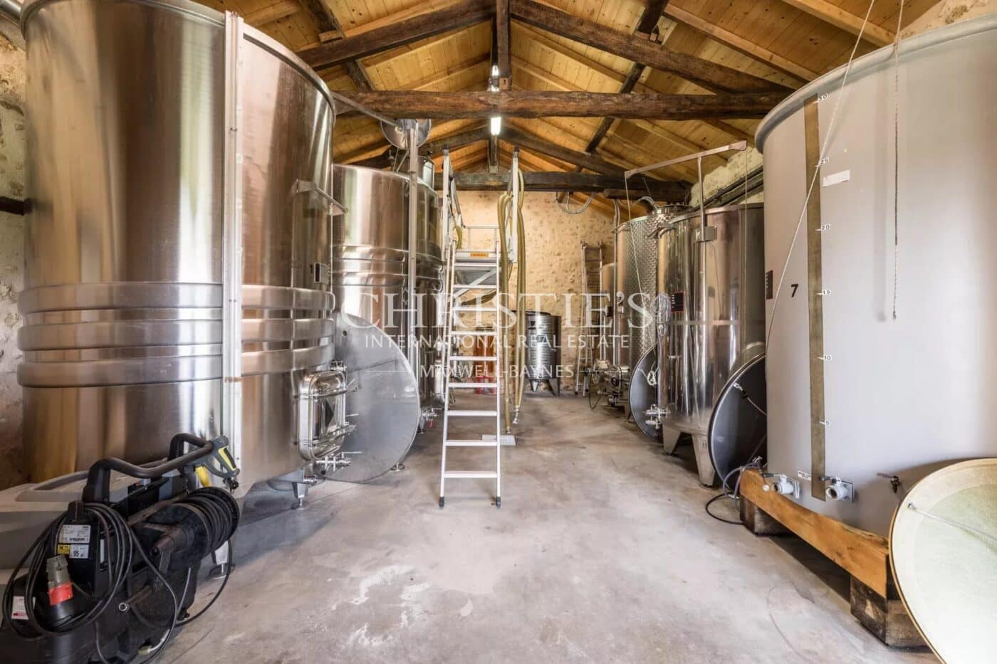 Sublime propriété viticole de 3.21 ha près de Bordeaux - Clé en main !