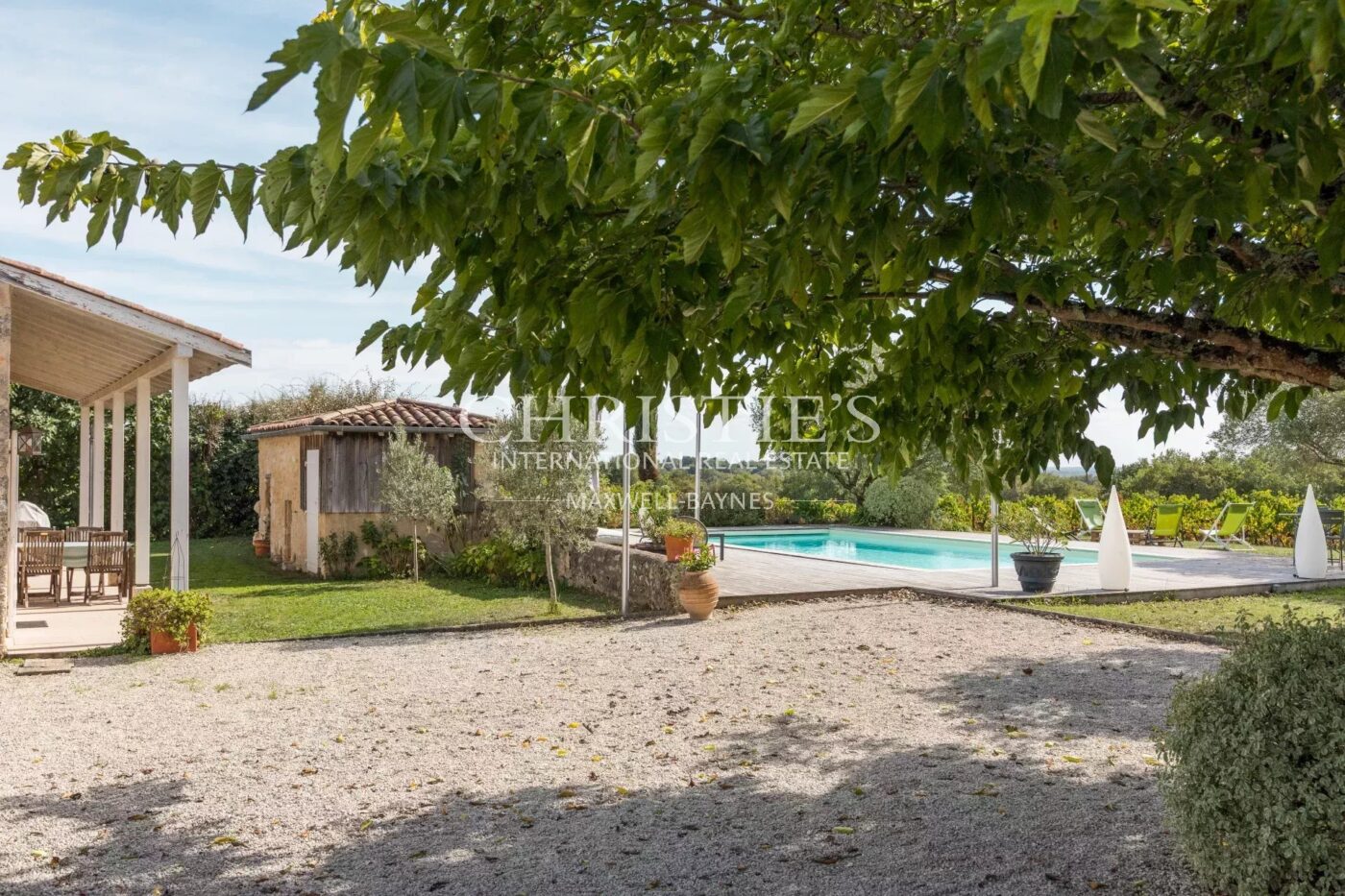 Sublime propriété viticole de 3.21 ha près de Bordeaux - Clé en main !