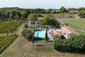 Sublime propriété viticole de 3.21 ha près de Bordeaux - Clé en main !
