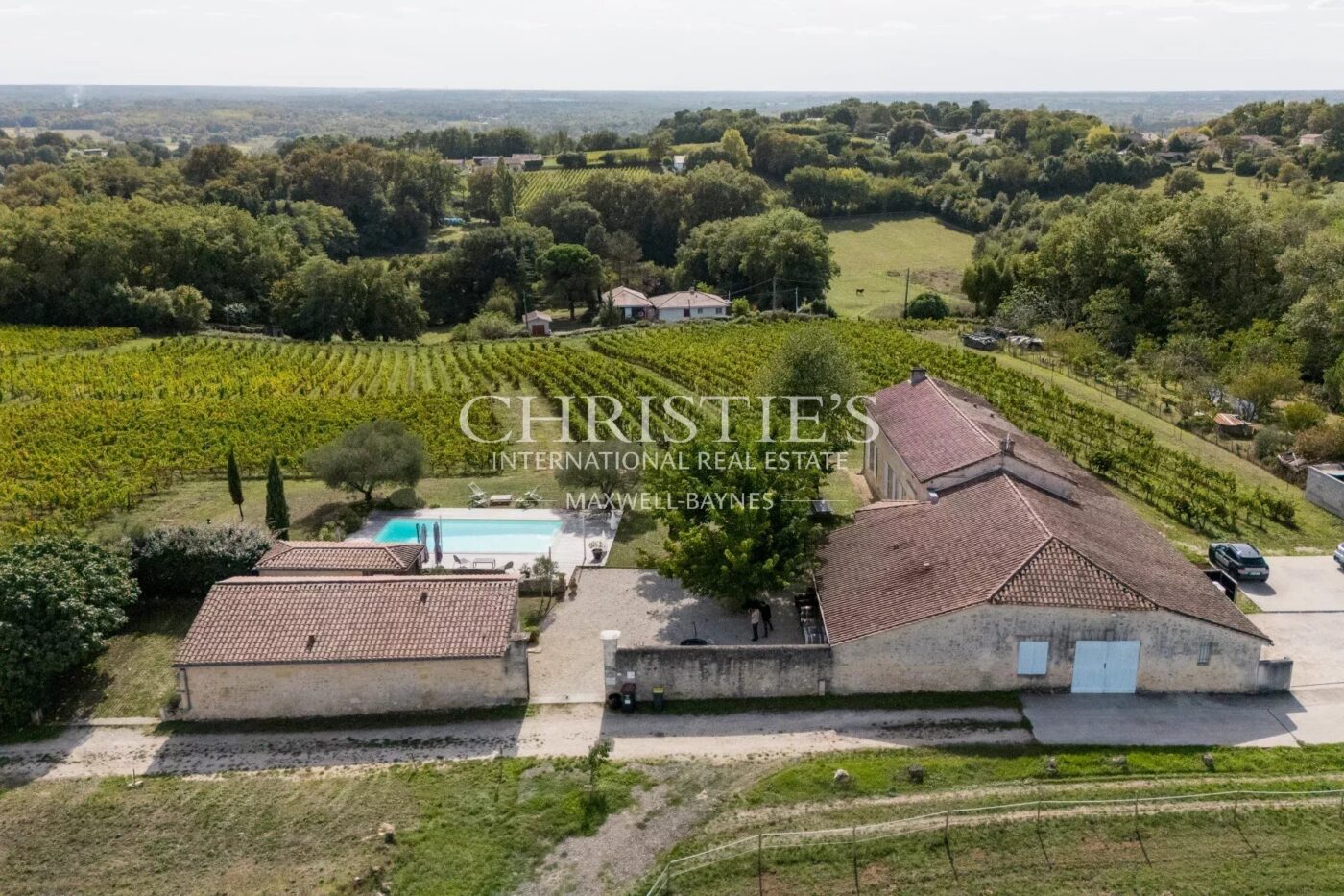 Sublime propriété viticole de 3.21 ha près de Bordeaux - Clé en main !