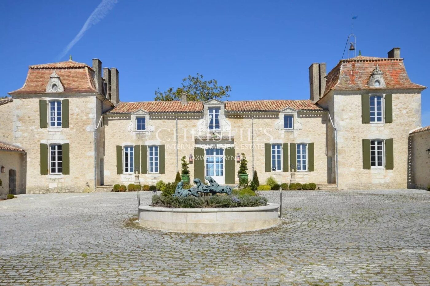 Sumptuous Chartreuse estate with vineyard near Saint-Emilion