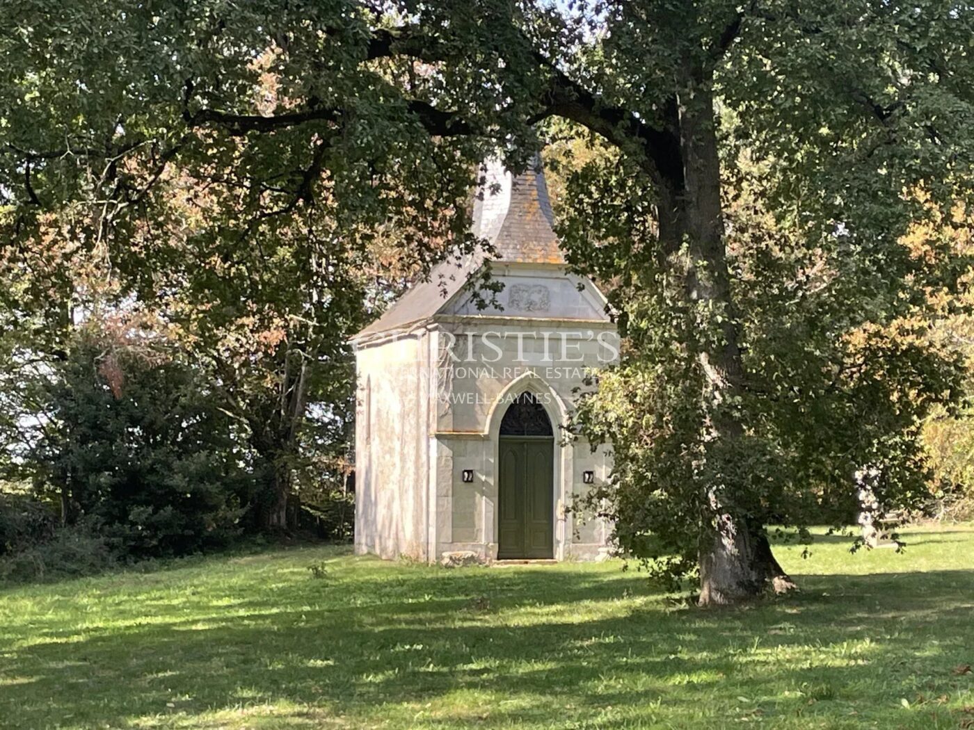 Sumptuous Chartreuse estate with vineyard near Saint-Emilion