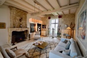 Somptueuse Chartreuse avec vignoble près de Saint-Emilion