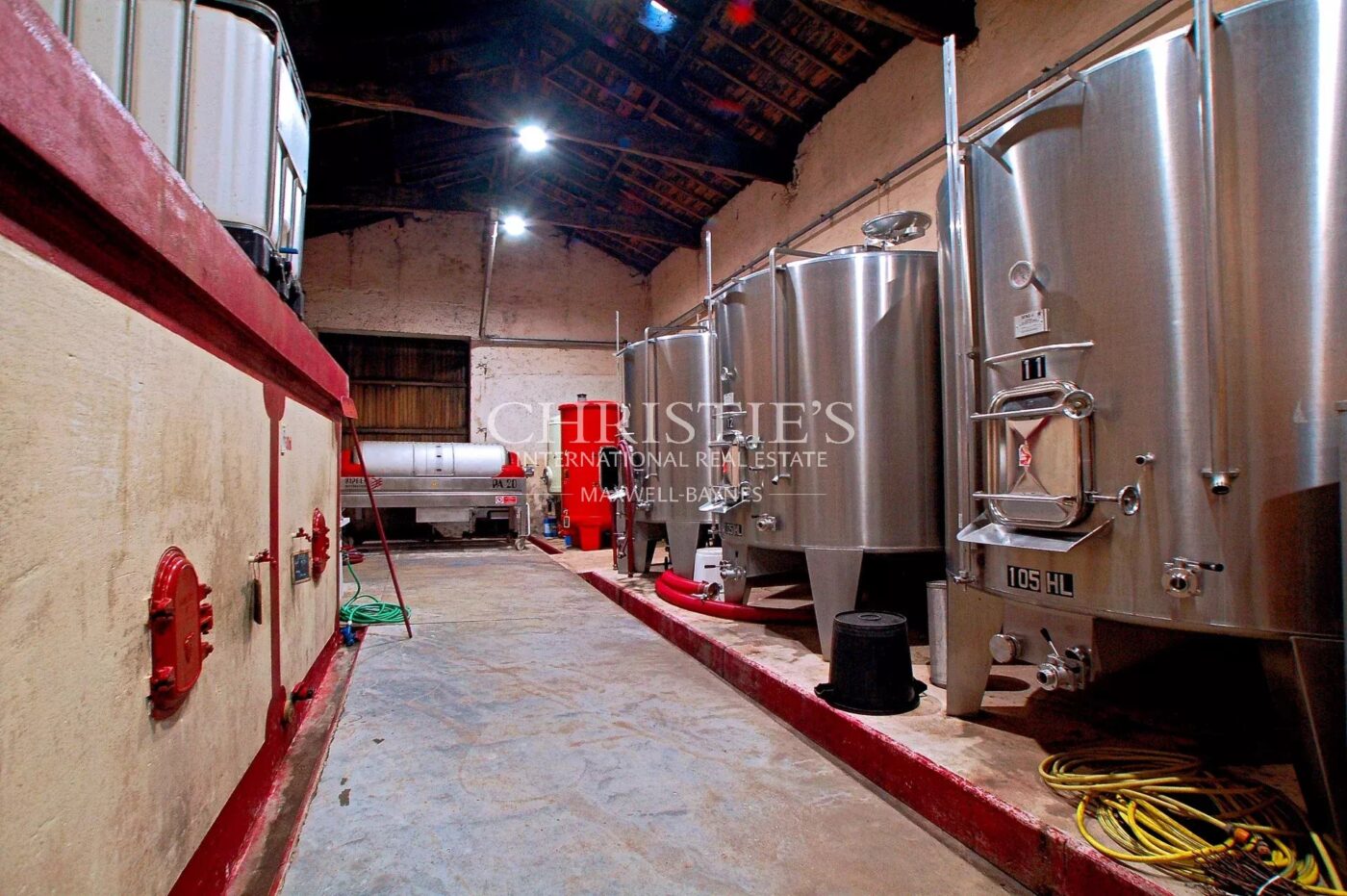 Turnkey 9-hectare vineyard estate