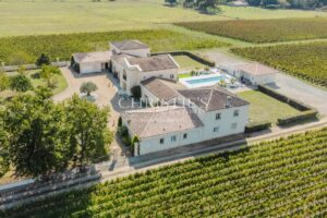Impressionnante propriété de 6.5 ha - Vignoble en AOC Haut Médoc - Oenotourisme