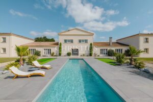 Impressionnante propriété de 6.5 ha - Vignoble en AOC Haut Médoc - Oenotourisme