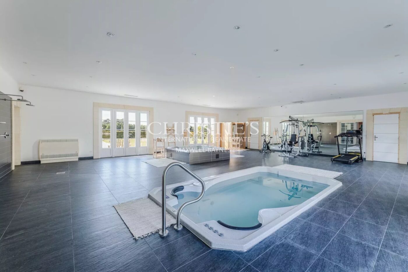 Impressionnante propriété de 6.5 ha - Vignoble en AOC Haut Médoc - Oenotourisme