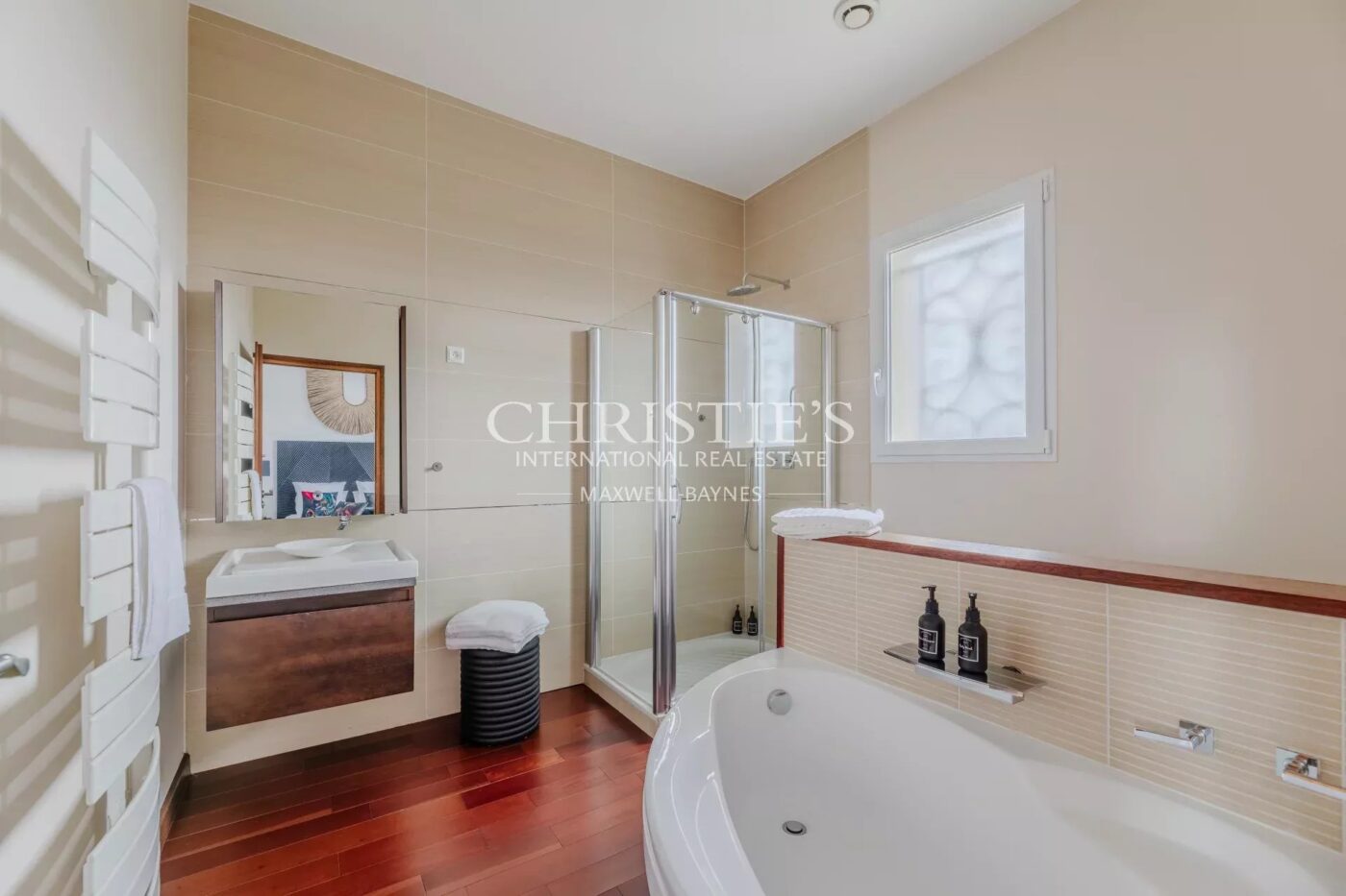 Impressionnante propriété de 6.5 ha - Vignoble en AOC Haut Médoc - Oenotourisme