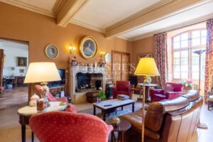 Near Saint-Emilion - Exceptional vineyard estate comprising a historic Château surrounded by 112 ha including 25 ha of vines, park with swimming pool and tennis court