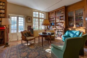 Near Saint-Emilion - Exceptional vineyard estate comprising a historic Château surrounded by 112 ha including 25 ha of vines, park with swimming pool and tennis court