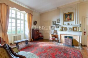 Near Saint-Emilion - Exceptional vineyard estate comprising a historic Château surrounded by 112 ha including 25 ha of vines, park with swimming pool and tennis court