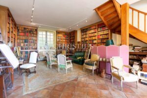 Near Saint-Emilion - Exceptional vineyard estate comprising a historic Château surrounded by 112 ha including 25 ha of vines, park with swimming pool and tennis court