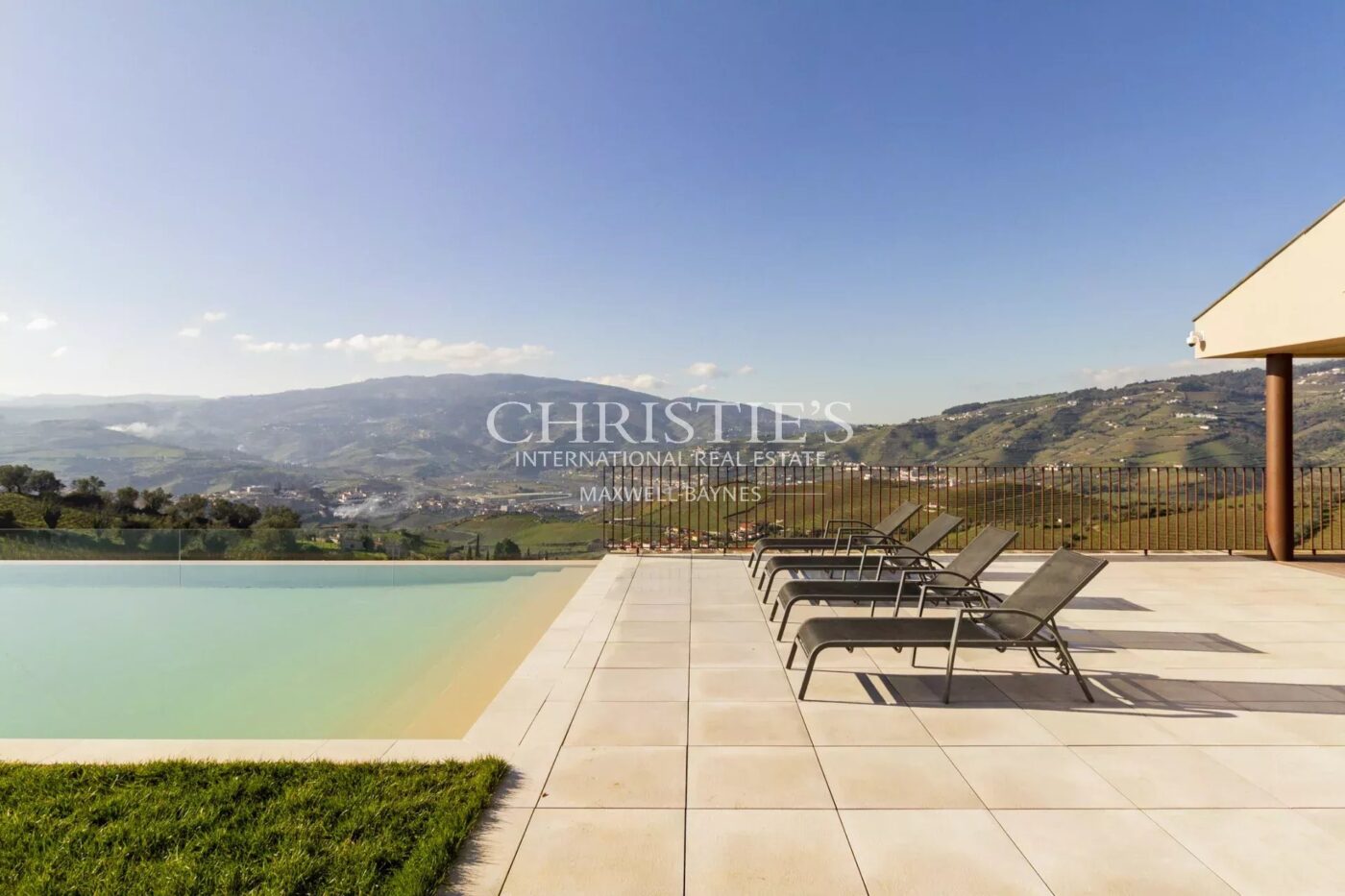 Portugal vineyard estate close to Porto - Douro Valley gem