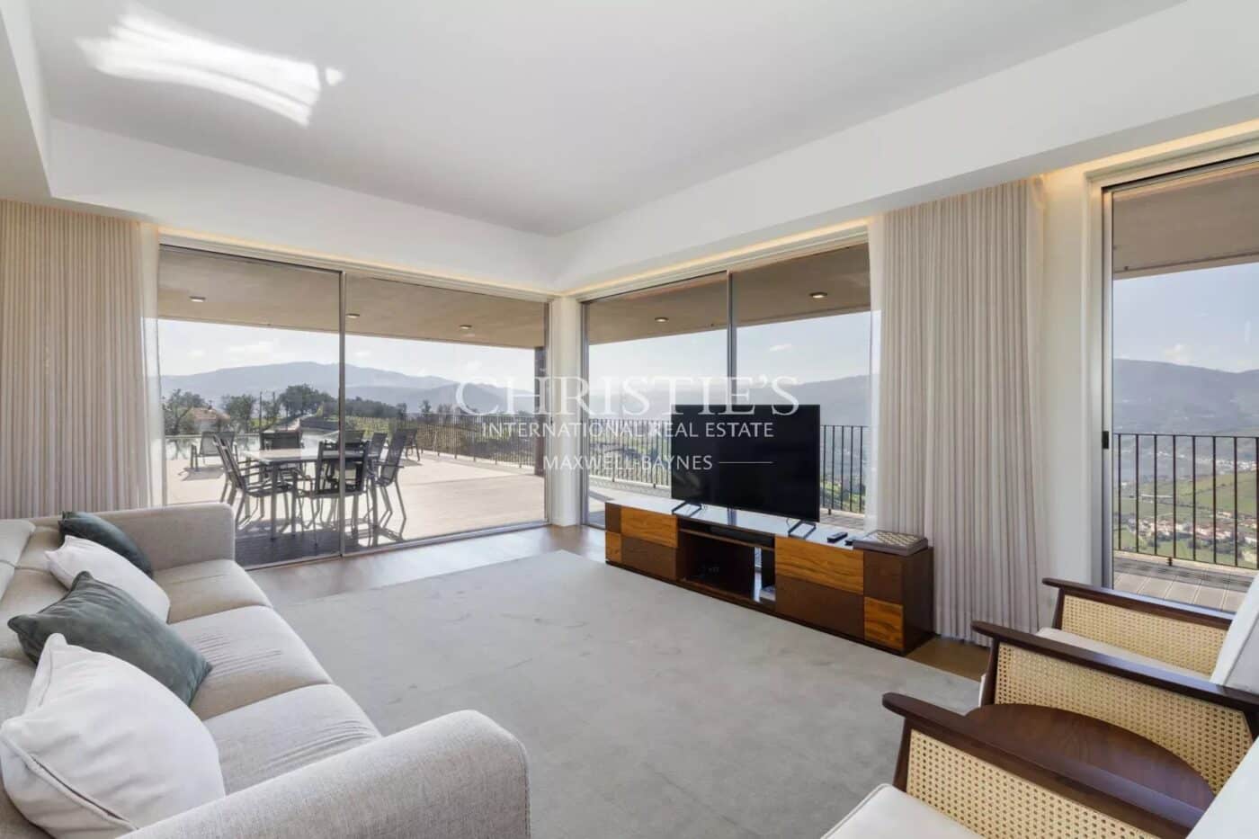 Portugal vineyard estate close to Porto - Douro Valley gem