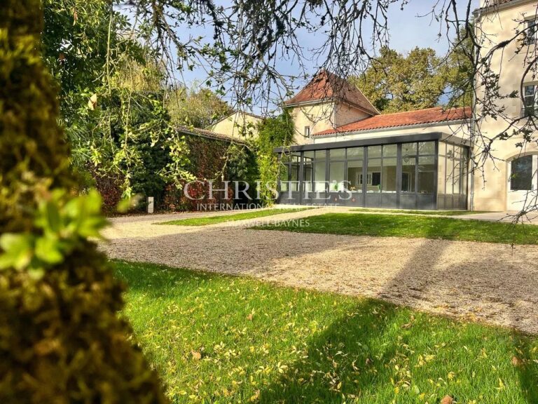 Prime and Rare Vineyard Estate in the heart of the renowned and highly sought after appellation of Pomerol