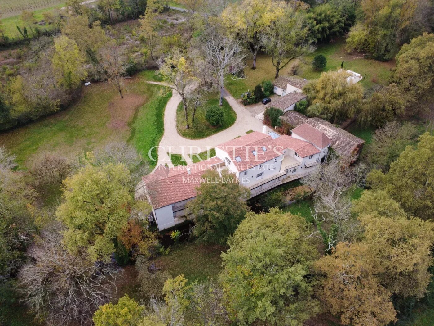 Prime and Rare Vineyard Estate in the heart of the renowned and highly sought after appellation of Pomerol