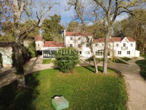 Prime and Rare Vineyard Estate in the heart of the renowned and highly sought after appellation of Pomerol