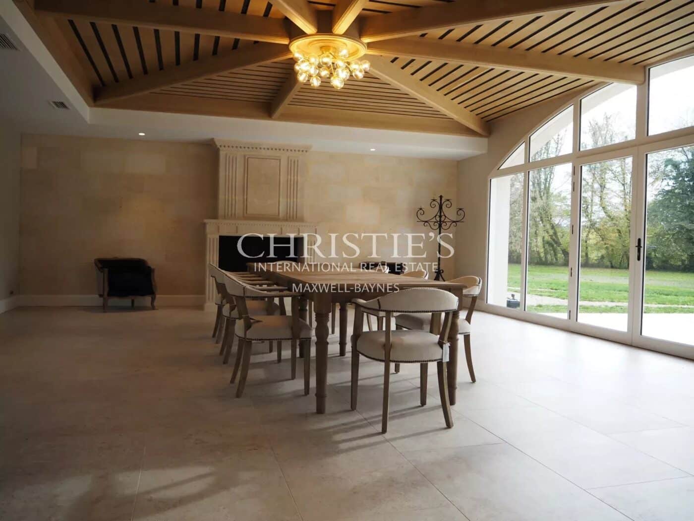 Prime and Rare Vineyard Estate in the heart of the renowned and highly sought after appellation of Pomerol