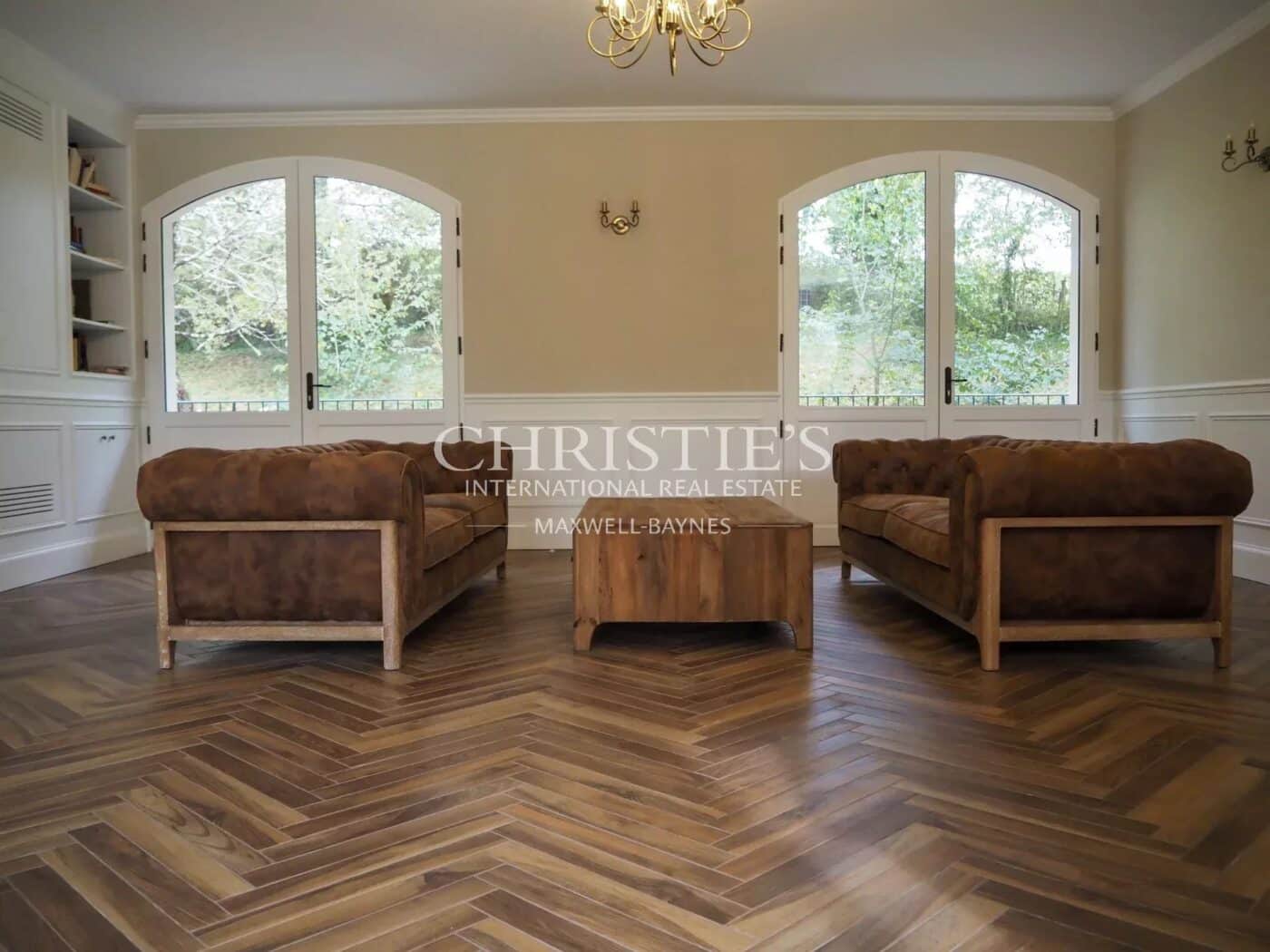 Prime and Rare Vineyard Estate in the heart of the renowned and highly sought after appellation of Pomerol