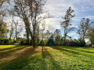 Prime and Rare Vineyard Estate in the heart of the renowned and highly sought after appellation of Pomerol