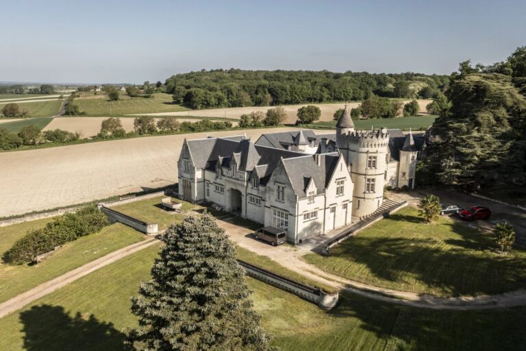 Château avec son vignoble Saumur AOC de 15Ha entre Chinon et Saumur