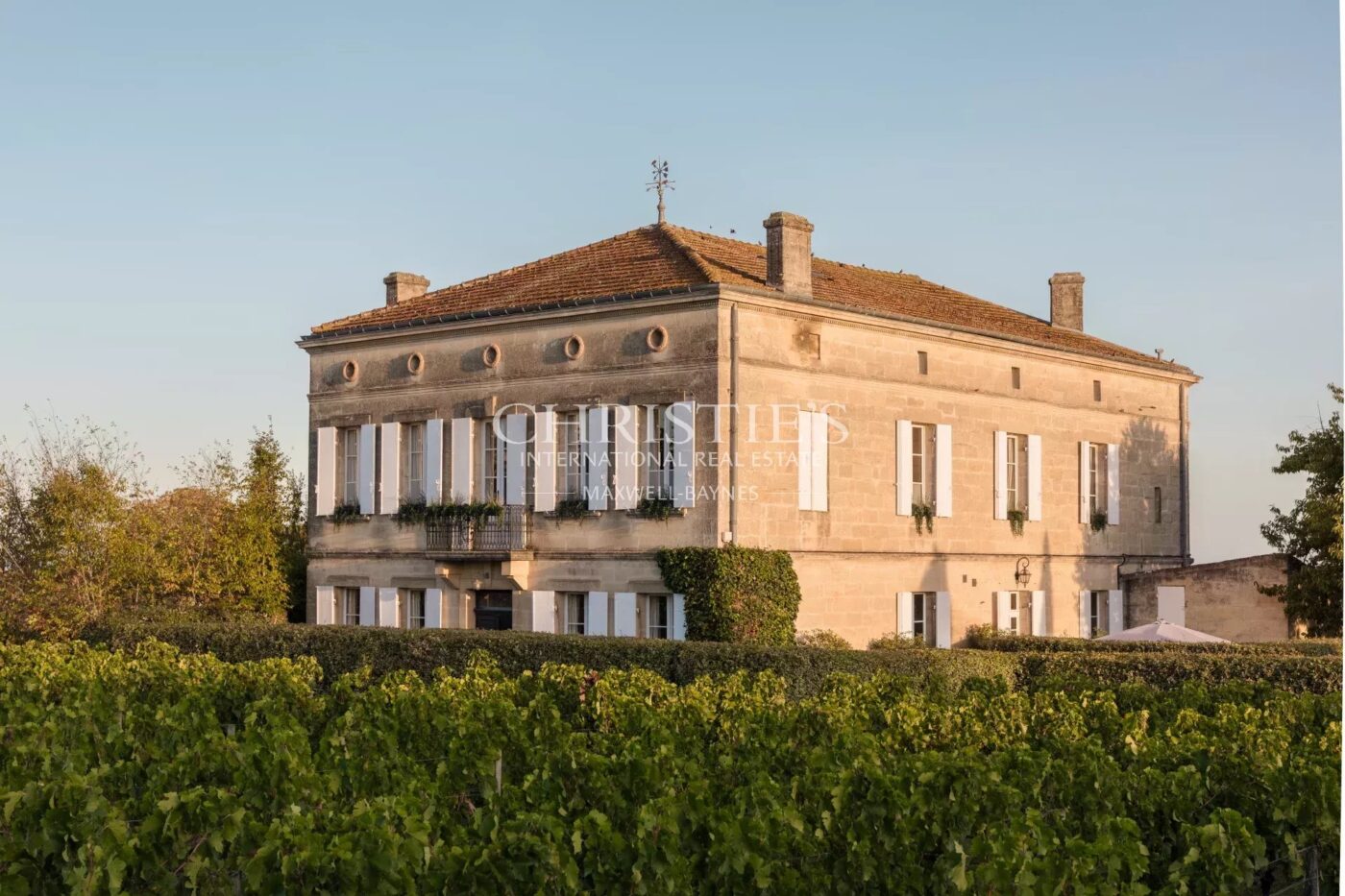 SAINT-ÉMILION: Historic 7-bedroom house with views of the vineyards, in the heart of the village