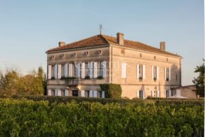 SAINT-ÉMILION: Historic 7-bedroom house with views of the vineyards, in the heart of the village