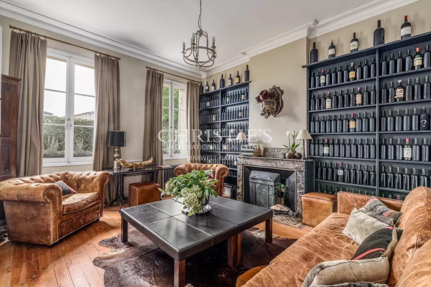 SAINT-ÉMILION: Historic 7-bedroom house with views of the vineyards, in the heart of the village