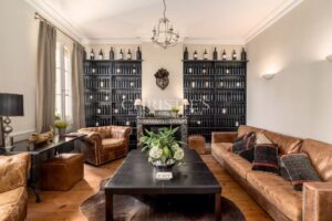 SAINT-ÉMILION: Historic 7-bedroom house with views of the vineyards, in the heart of the village