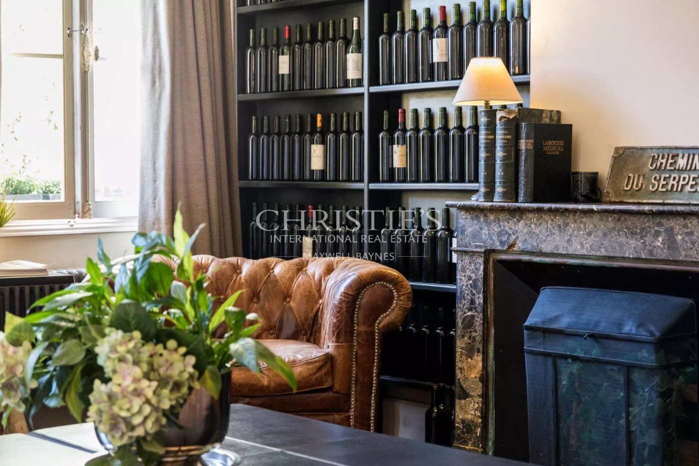 SAINT-ÉMILION: Historic 7-bedroom house with views of the vineyards, in the heart of the village