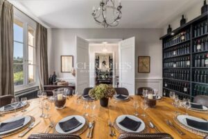 SAINT-ÉMILION: Historic 7-bedroom house with views of the vineyards, in the heart of the village
