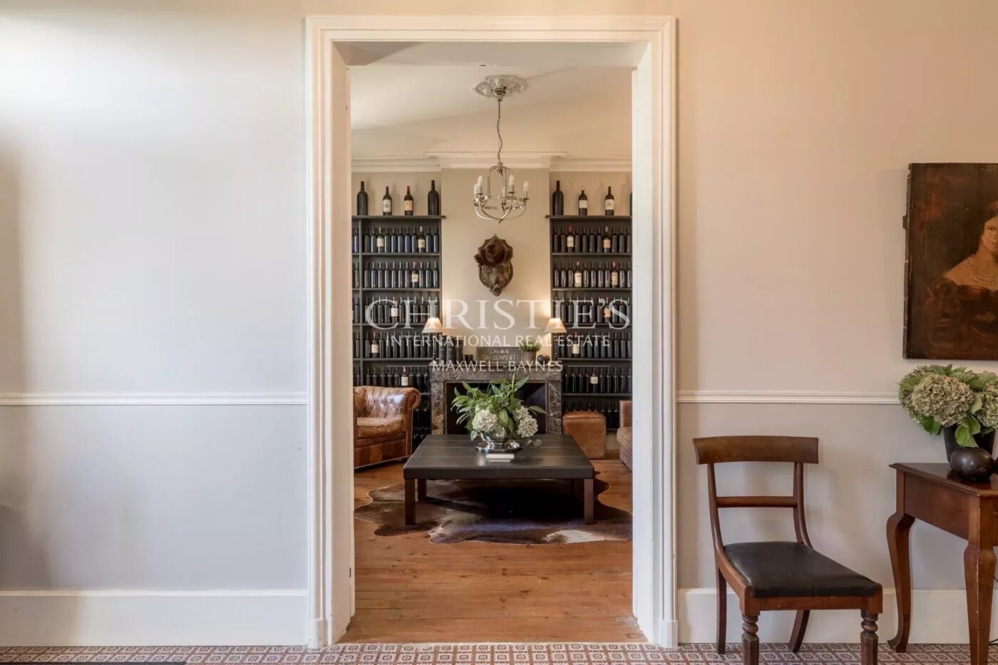 SAINT-ÉMILION: Historic 7-bedroom house with views of the vineyards, in the heart of the village