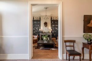 SAINT-ÉMILION: Historic 7-bedroom house with views of the vineyards, in the heart of the village