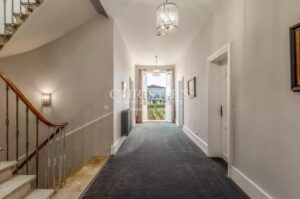 SAINT-ÉMILION: Historic 7-bedroom house with views of the vineyards, in the heart of the village
