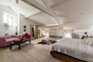 SAINT-ÉMILION: Historic 7-bedroom house with views of the vineyards, in the heart of the village
