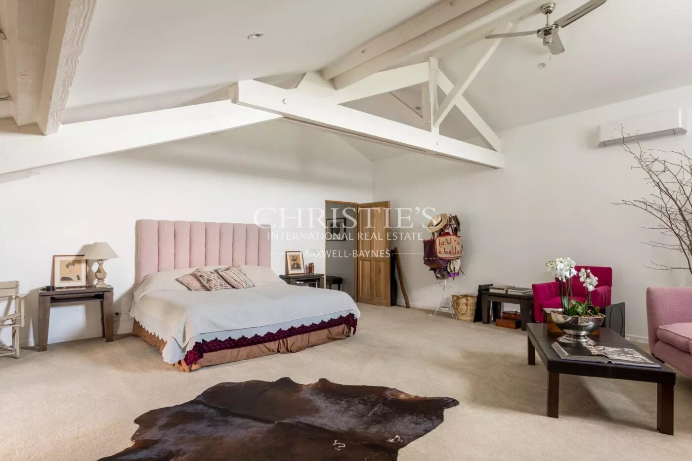 SAINT-ÉMILION: Historic 7-bedroom house with views of the vineyards, in the heart of the village