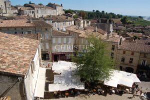 SAINT-ÉMILION: Historic 7-bedroom house with views of the vineyards, in the heart of the village
