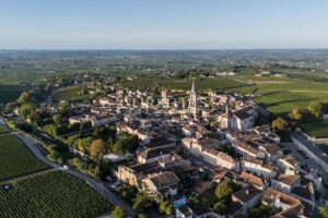 SAINT-ÉMILION: Historic 7-bedroom house with views of the vineyards, in the heart of the village