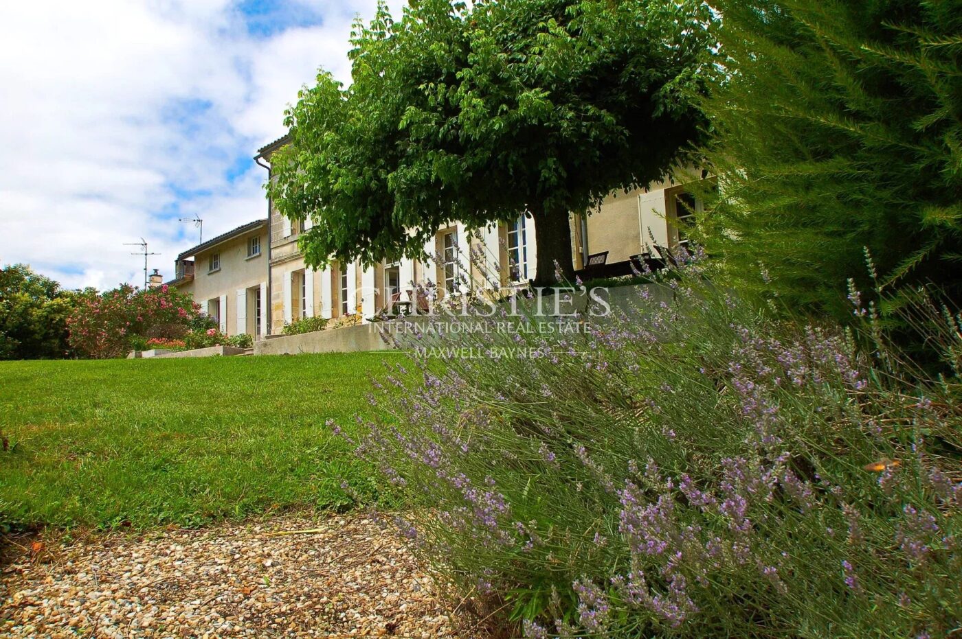 Charmante maison en pierre ouverte sur la nature et son jardin