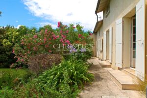 Charmante maison en pierre ouverte sur la nature et son jardin