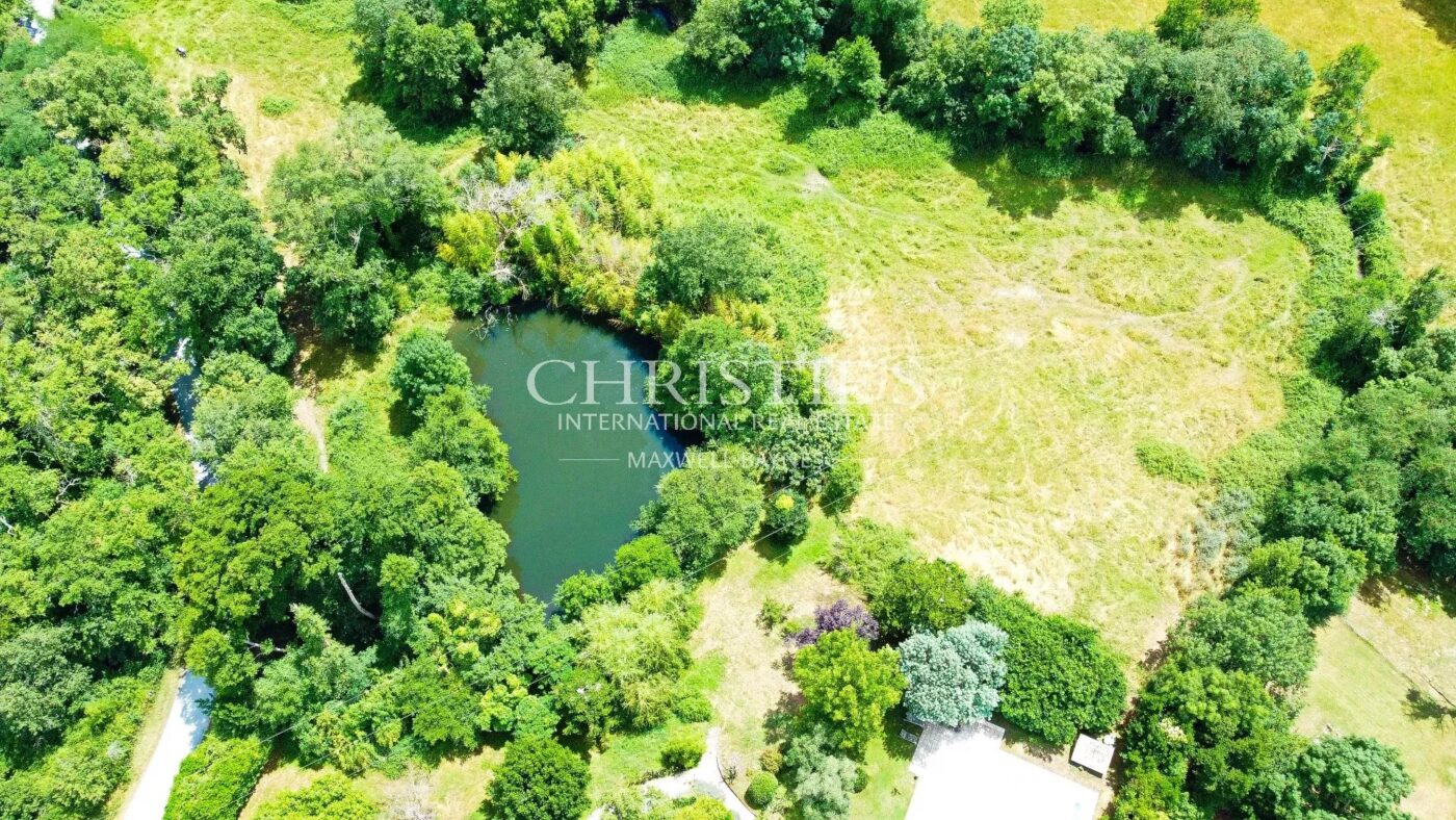 Charmante maison en pierre ouverte sur la nature et son jardin