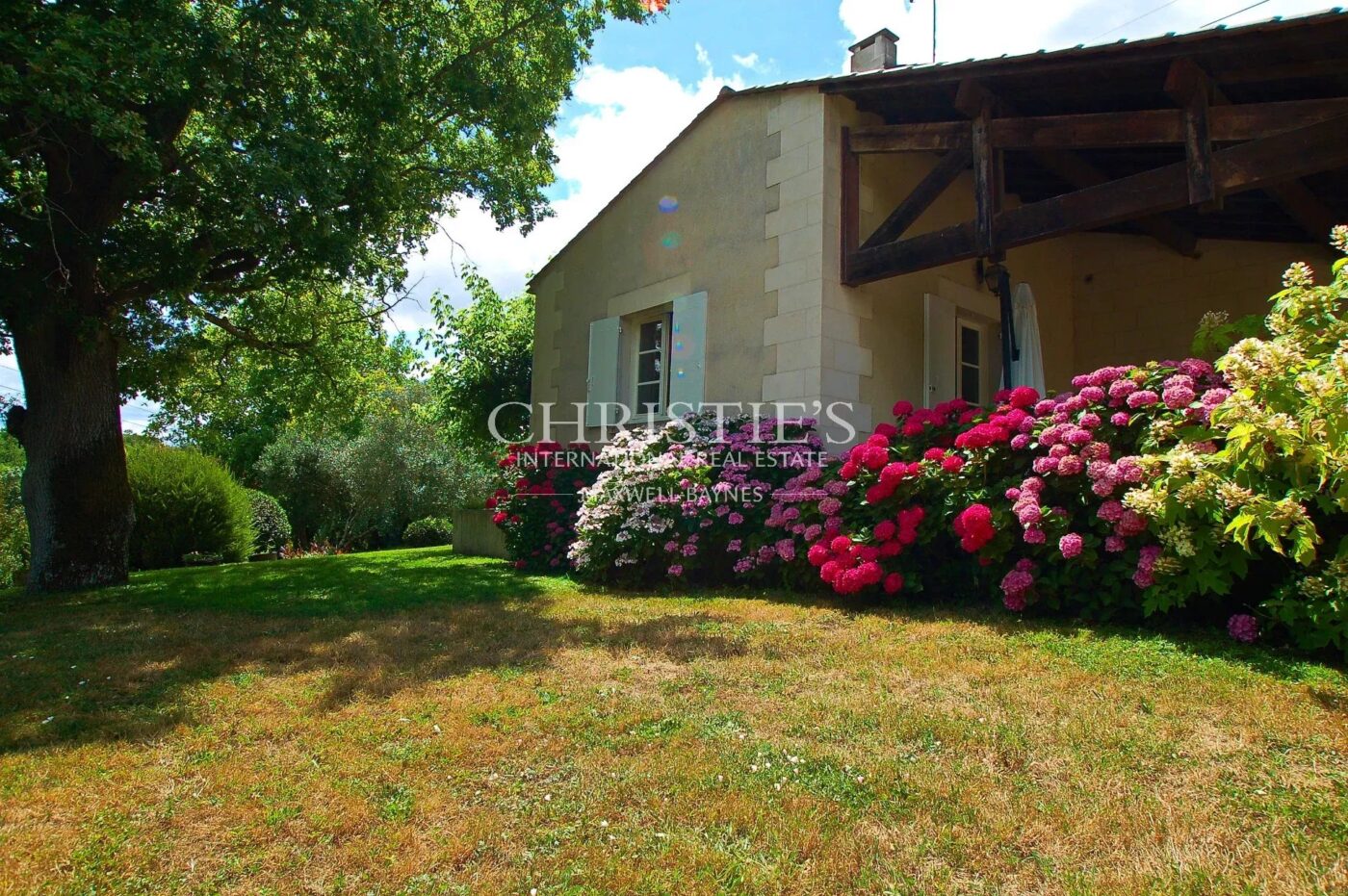 Charmante maison en pierre ouverte sur la nature et son jardin