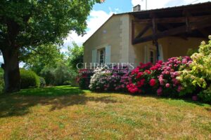 Charmante maison en pierre ouverte sur la nature et son jardin